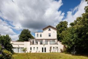 Beautiful 'Mayfield' Villa with private pool!